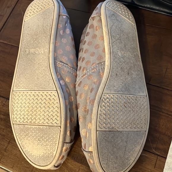 Gray Toms with Rose Gold dots size 9.5 barely worn no stains - Picture 3 of 4